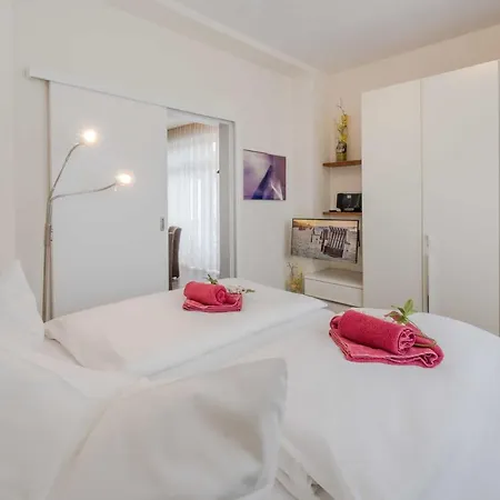 Marin, 10 アパート *